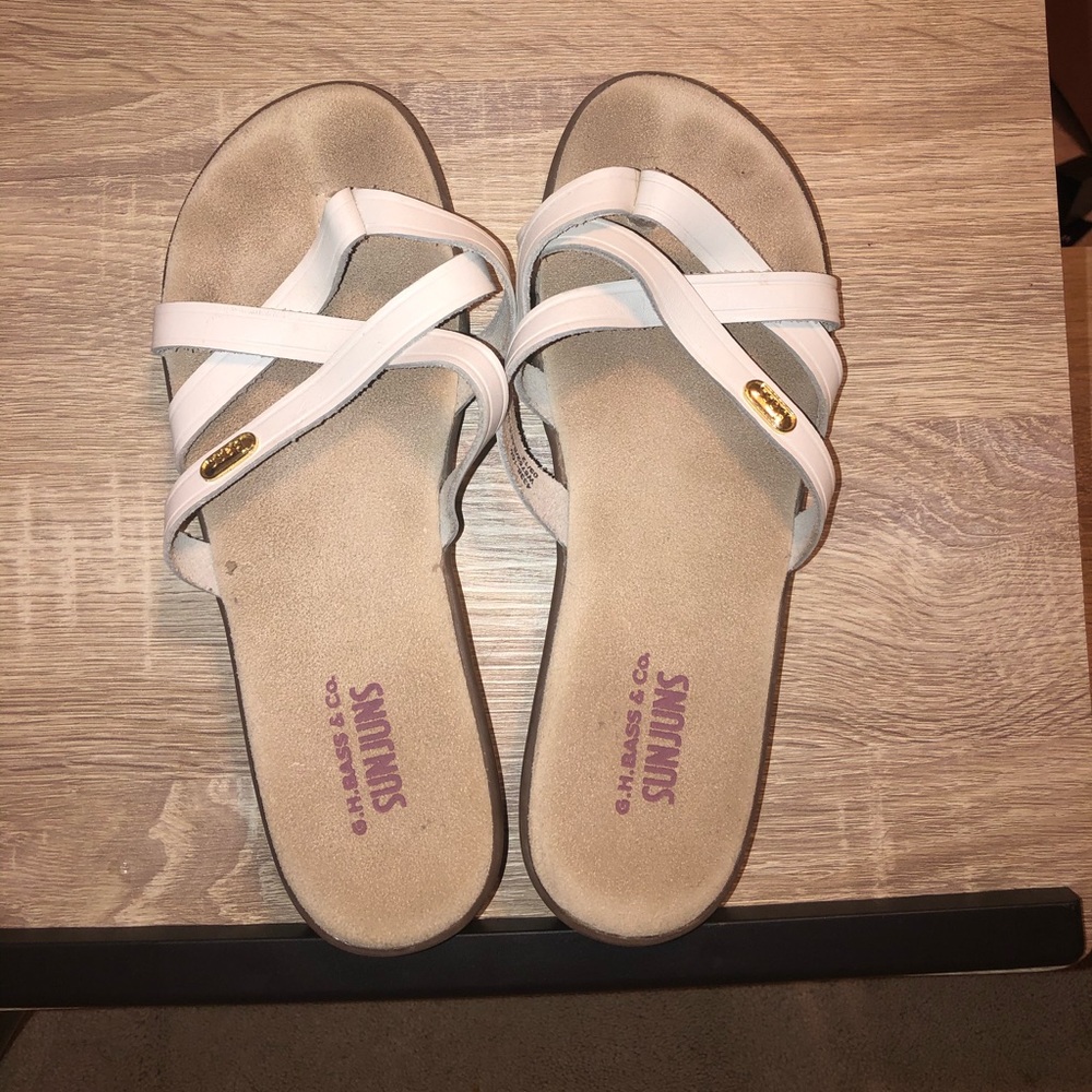 Bass White ⚪️ Strappy Sandals!!!!